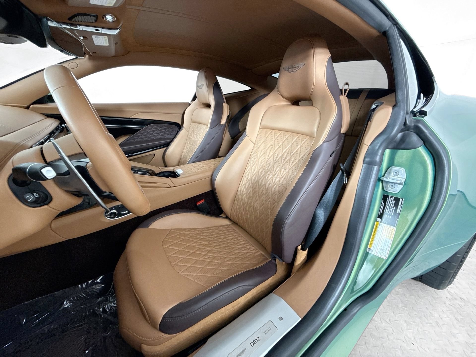 Used 2024 Aston Martin DB12 Coupe RWD image 9