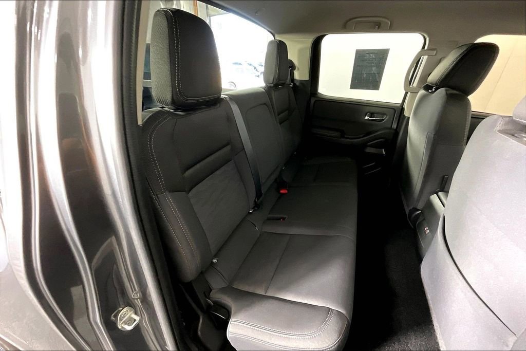 Used 2023 Nissan Frontier SV image 35