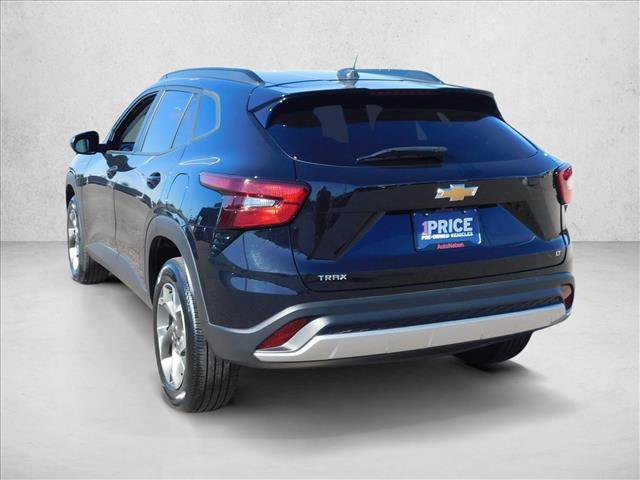 Used 2025 Chevrolet Trax LT FWD image 13
