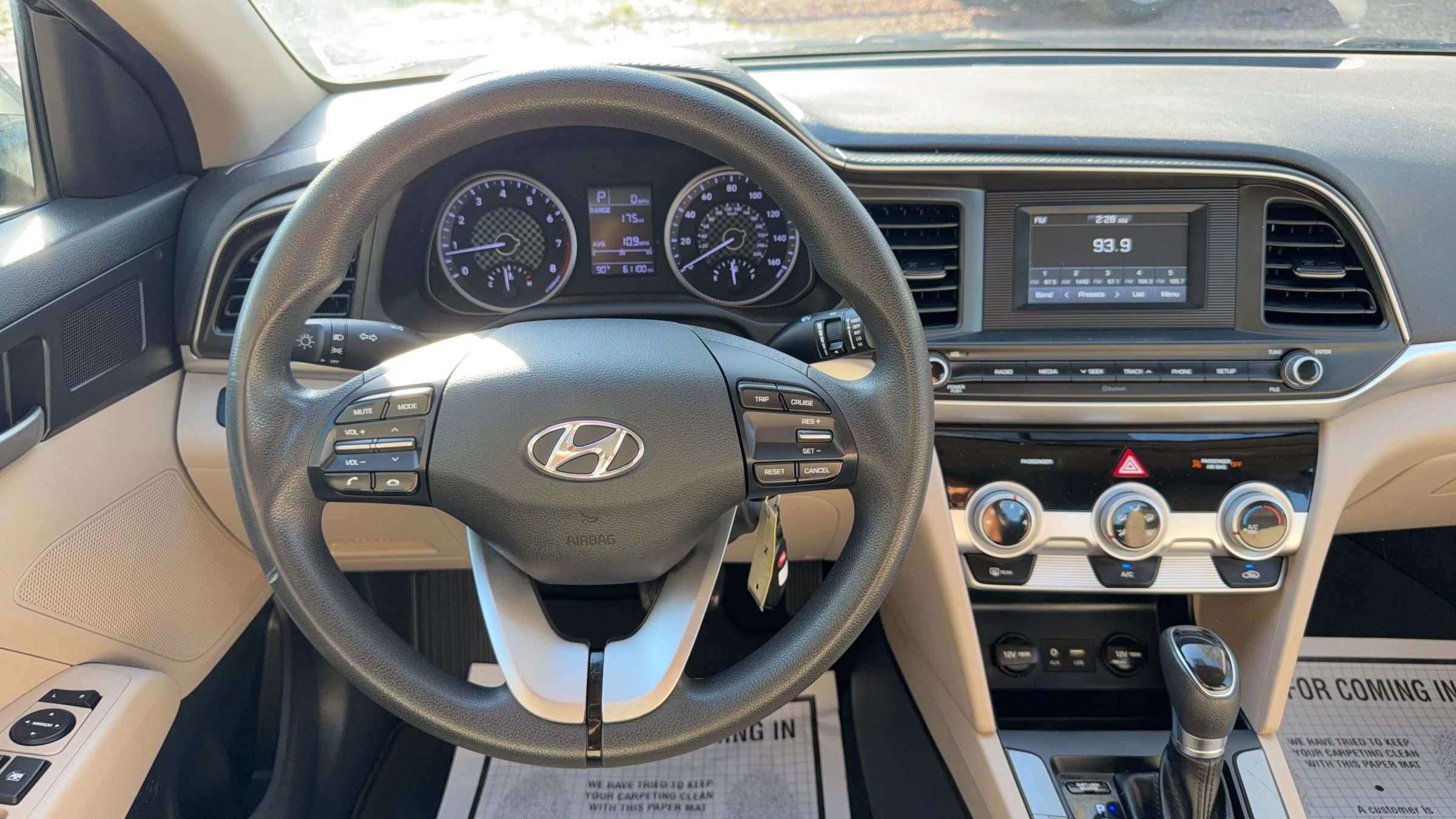 Used 2019 Hyundai Elantra SE FWD image 18