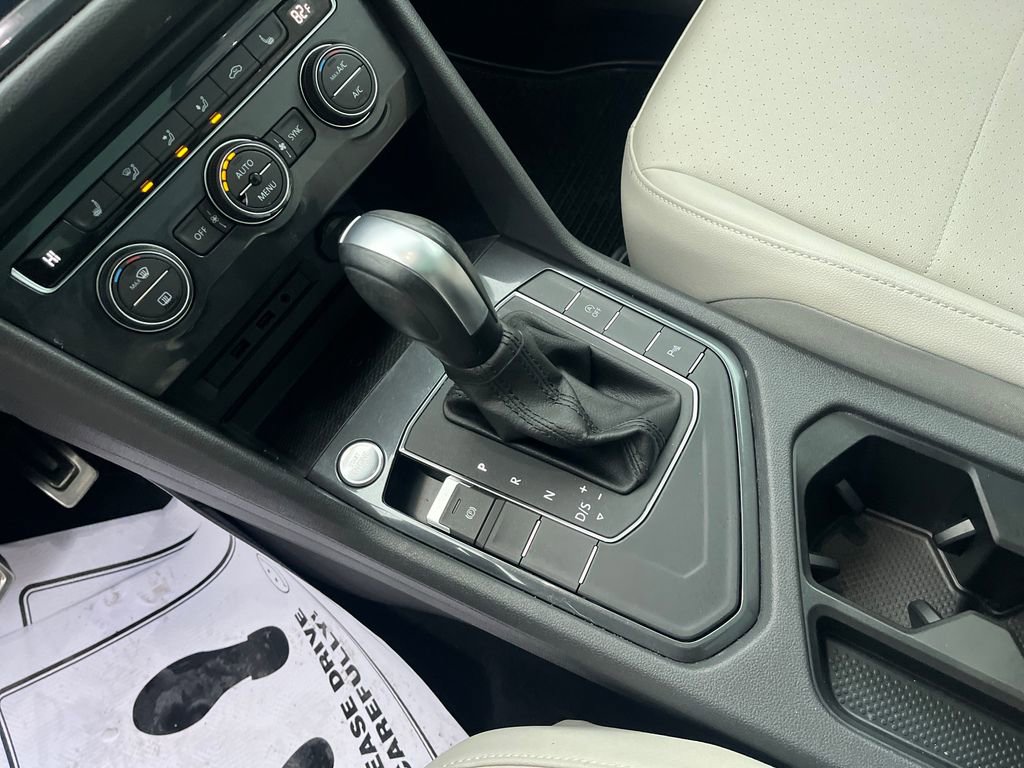 Used 2020 Volkswagen Tiguan SE R-Line image 26