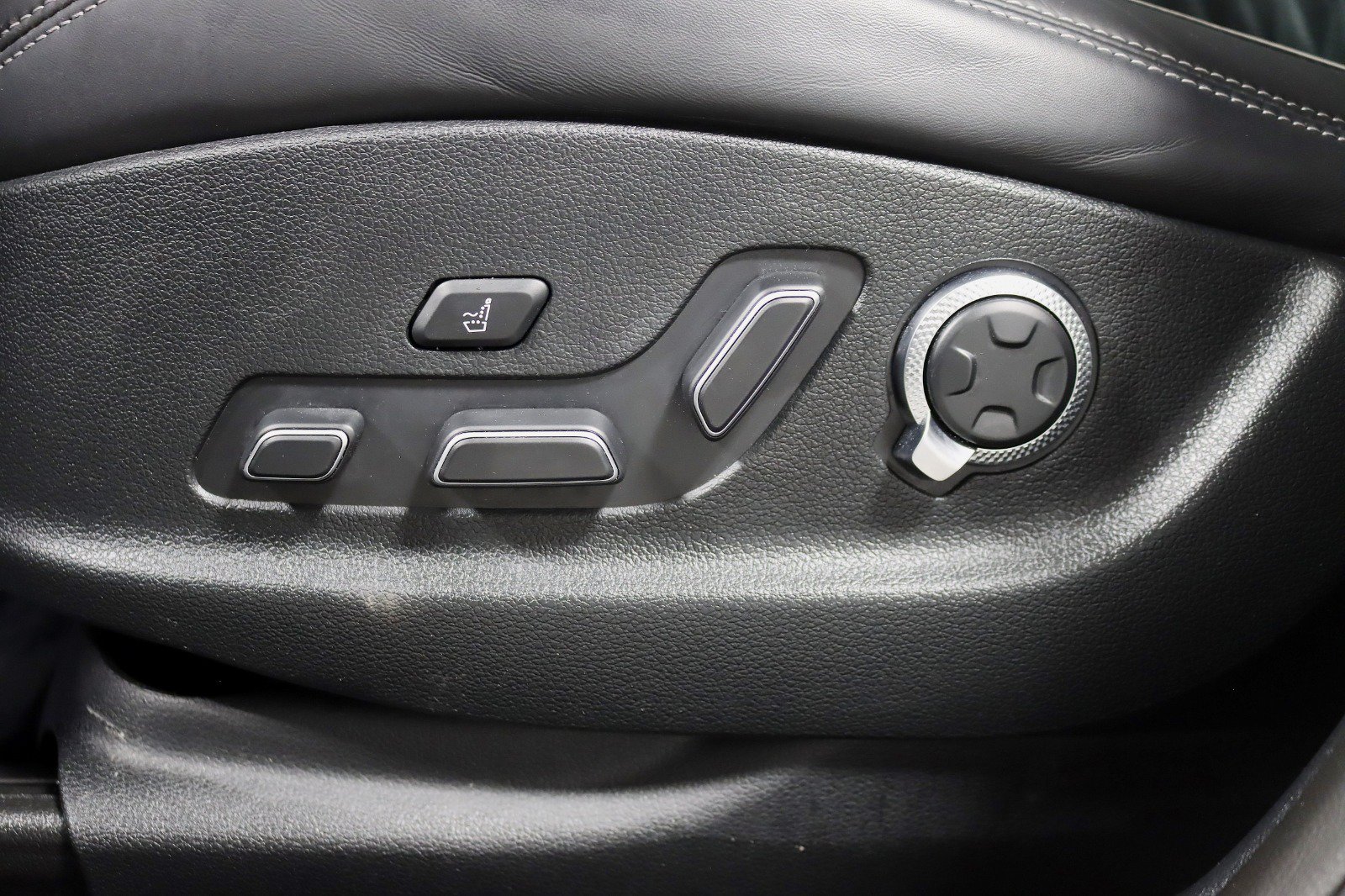 Used 2023 Genesis GV70 3.5T Sport w/ Sport Prestige Package AWD/4WD image 29