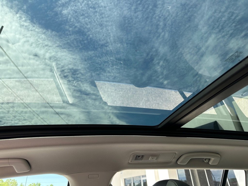 Used 2017 Volkswagen Golf SE image 20