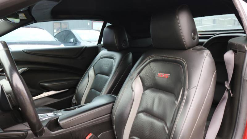 Used 2017 Chevrolet Camaro SS RWD image 11