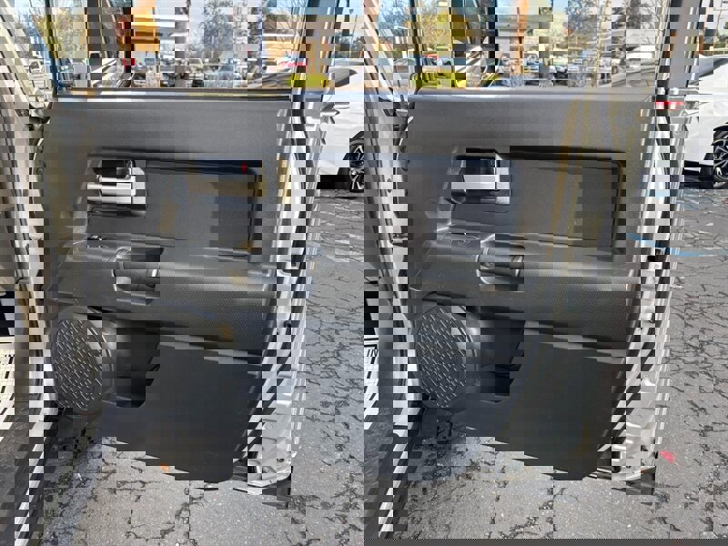 Used 2007 Toyota FJ Cruiser 4WD image 11