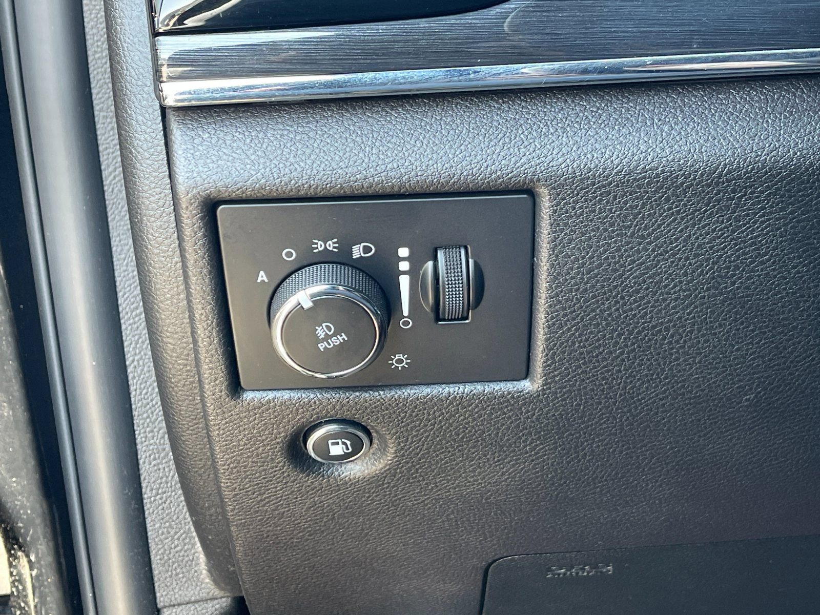 Used 2019 Jeep Grand Cherokee Trailhawk w/ Trailhawk Luxury Group image 32