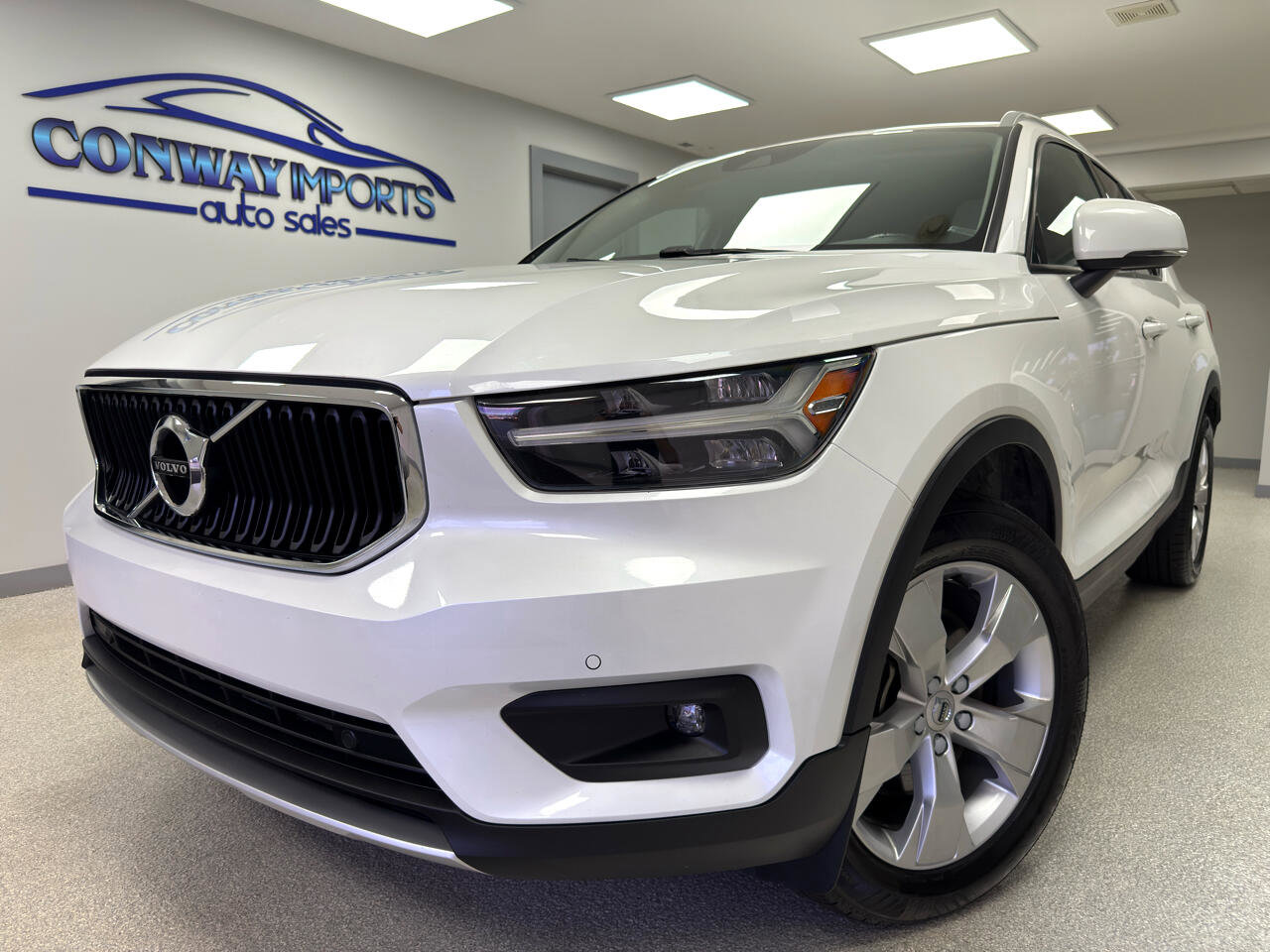 Used 2022 Volvo XC40 T5 Momentum