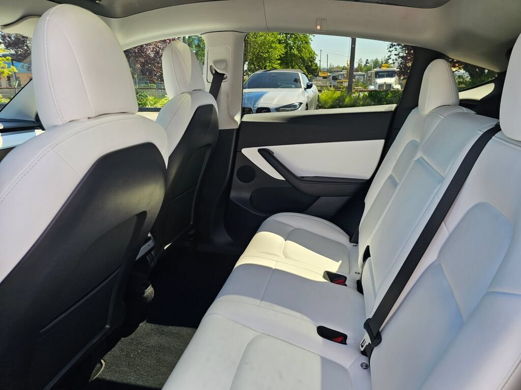 Used 2021 Tesla Model Y Long Range AWD/4WD image 20
