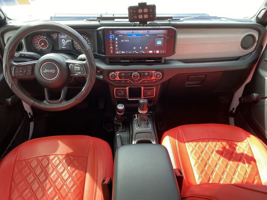 Used 2024 Jeep Gladiator Sport image 19