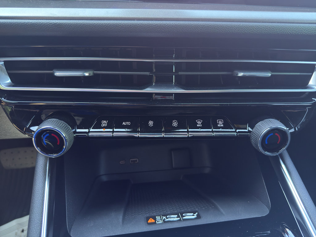 New 2026 Chevrolet Traverse LT w/ LPO, Floor Liner Package FWD image 28