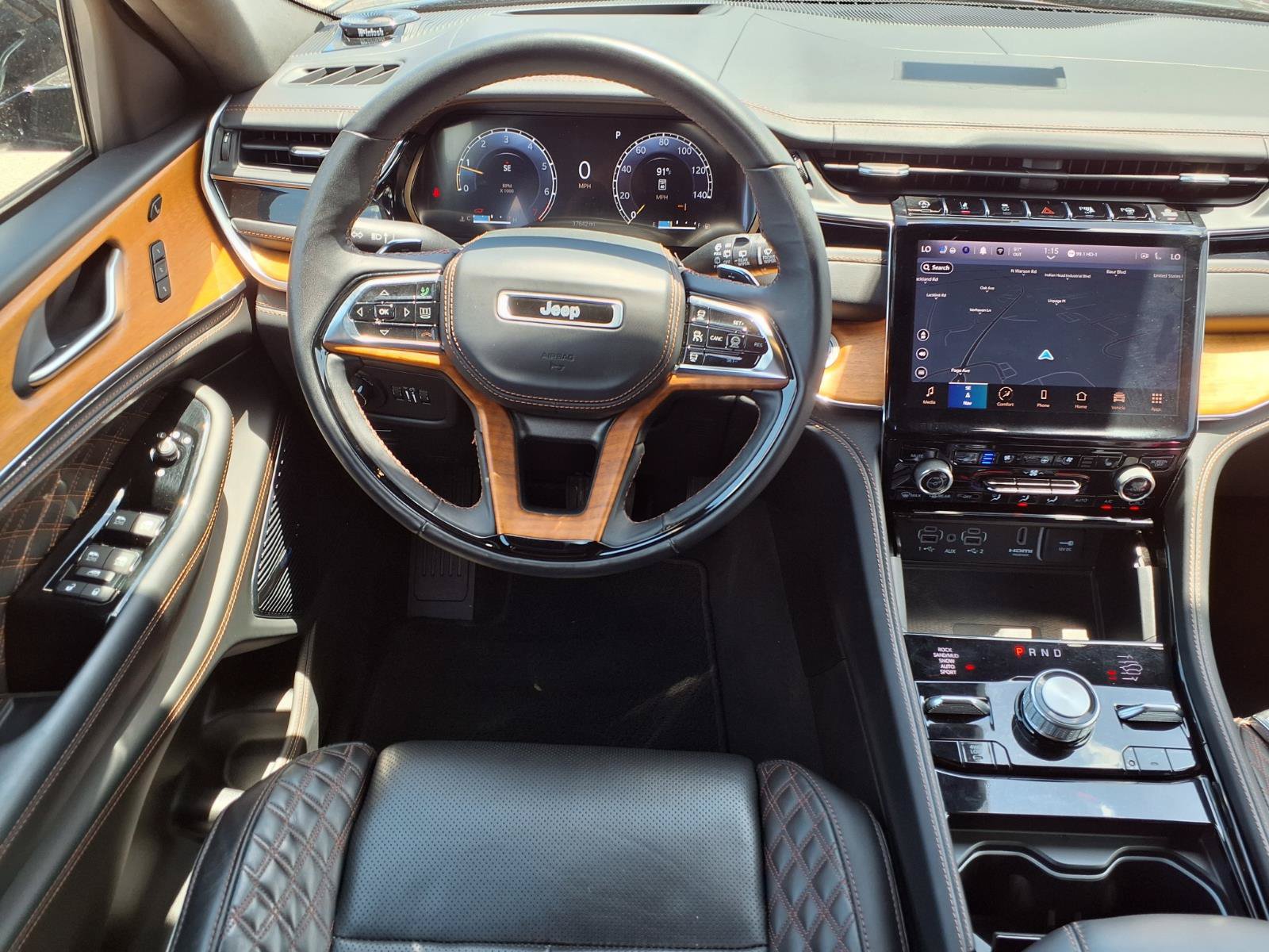 Used 2023 Jeep Grand Cherokee L Summit AWD/4WD image 2