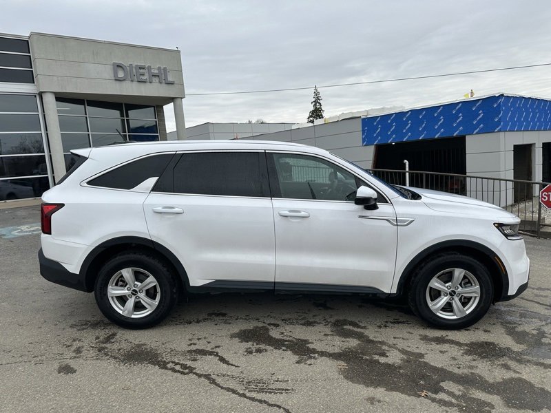 Used 2023 Kia Sorento LX image 5