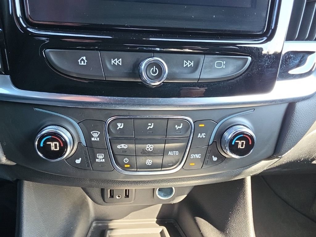 Used 2023 Chevrolet Traverse LT FWD image 18