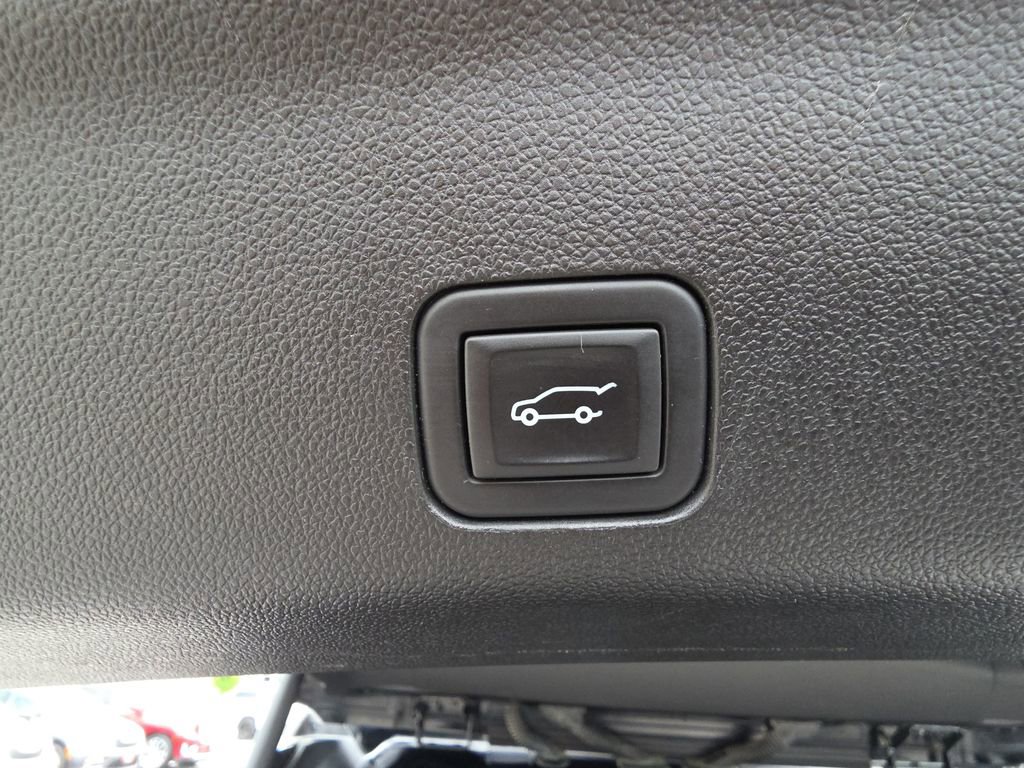 Used 2023 Chevrolet Tahoe Z71 AWD/4WD image 34