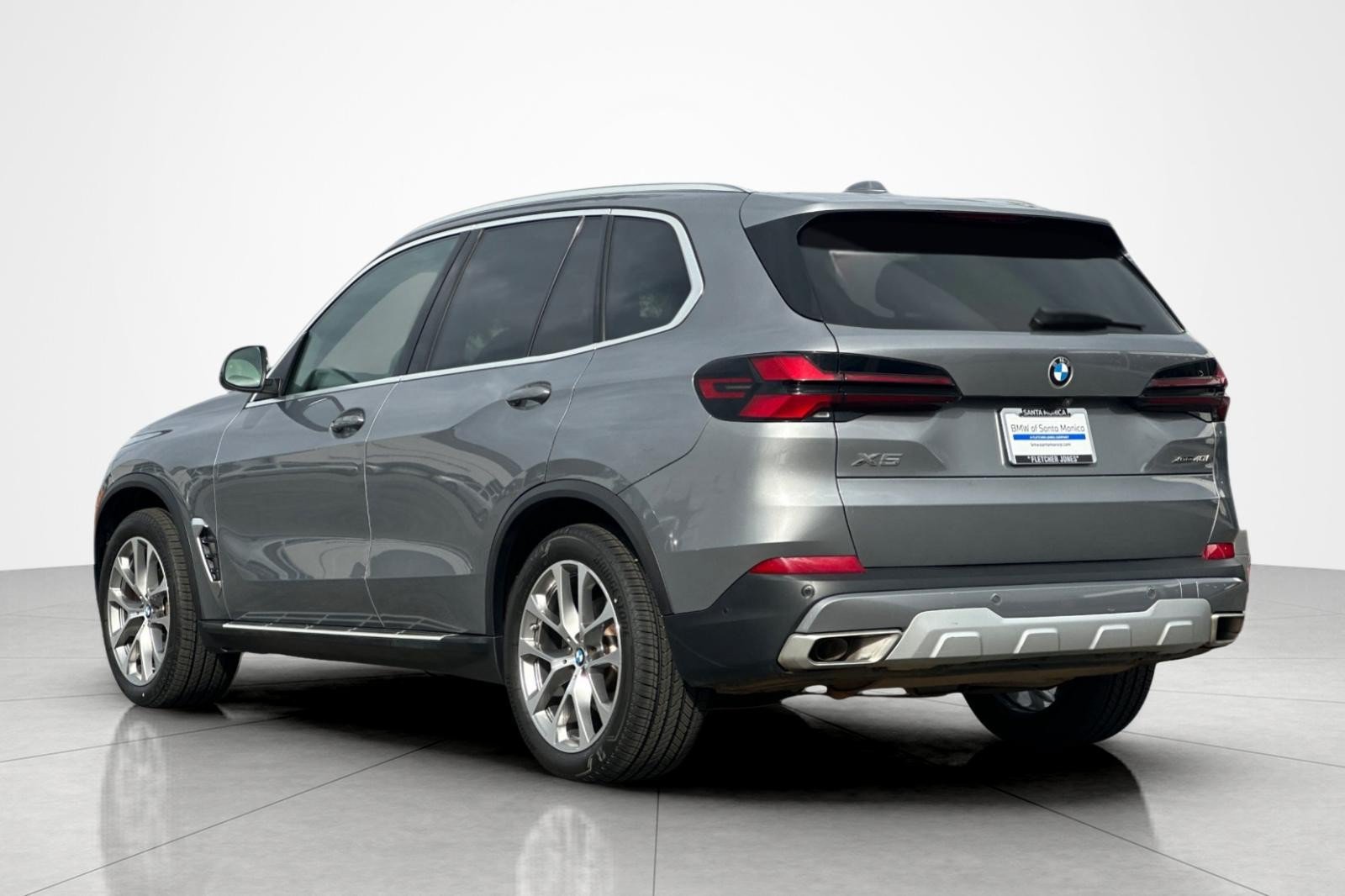 Used 2024 BMW X5 xDrive40i AWD/4WD image 3