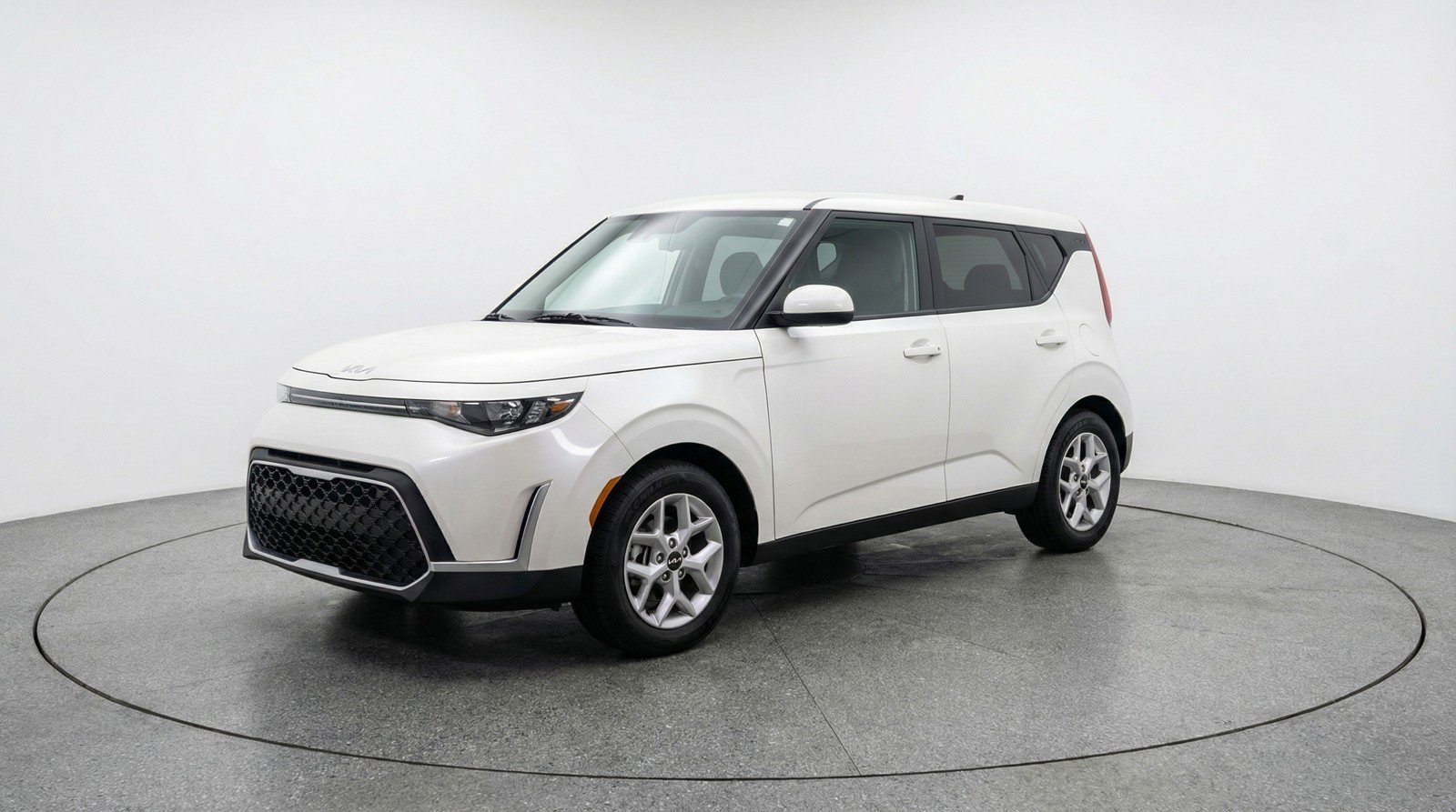 Used 2025 Kia Soul LX w/ LX Technology Package FWD image 3