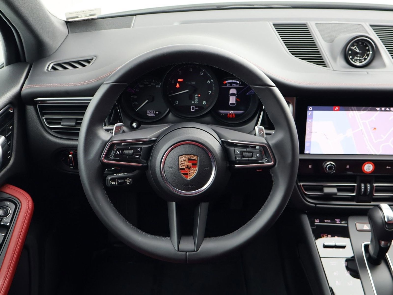 Certified 2025 Porsche Macan AWD/4WD image 15