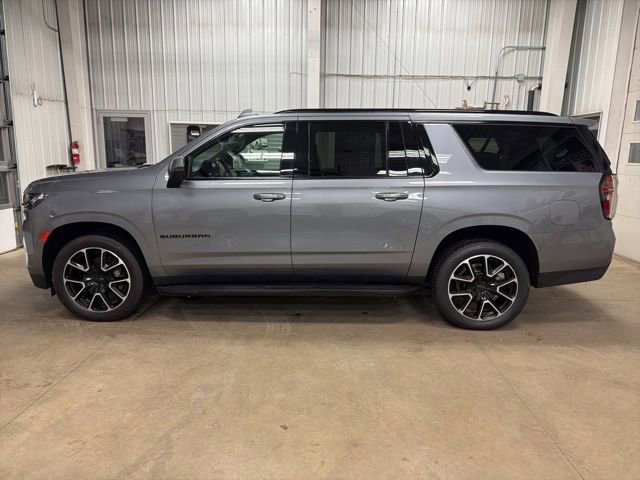 Used 2022 Chevrolet Suburban RST w/ Luxury Package image 8