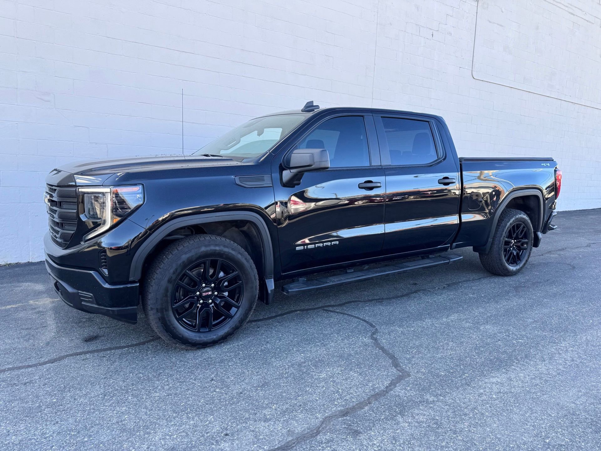 Used 2024 GMC Sierra 1500 Pro w/ Graphite Edition