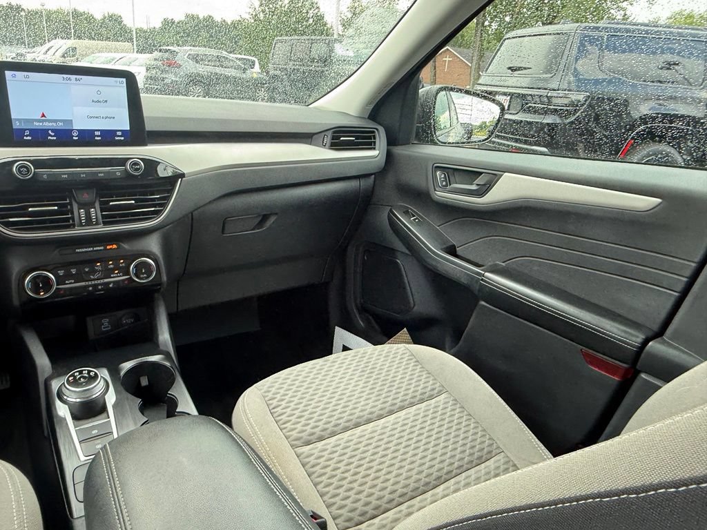 Used 2022 Ford Escape SE w/ Convenience Package FWD image 32