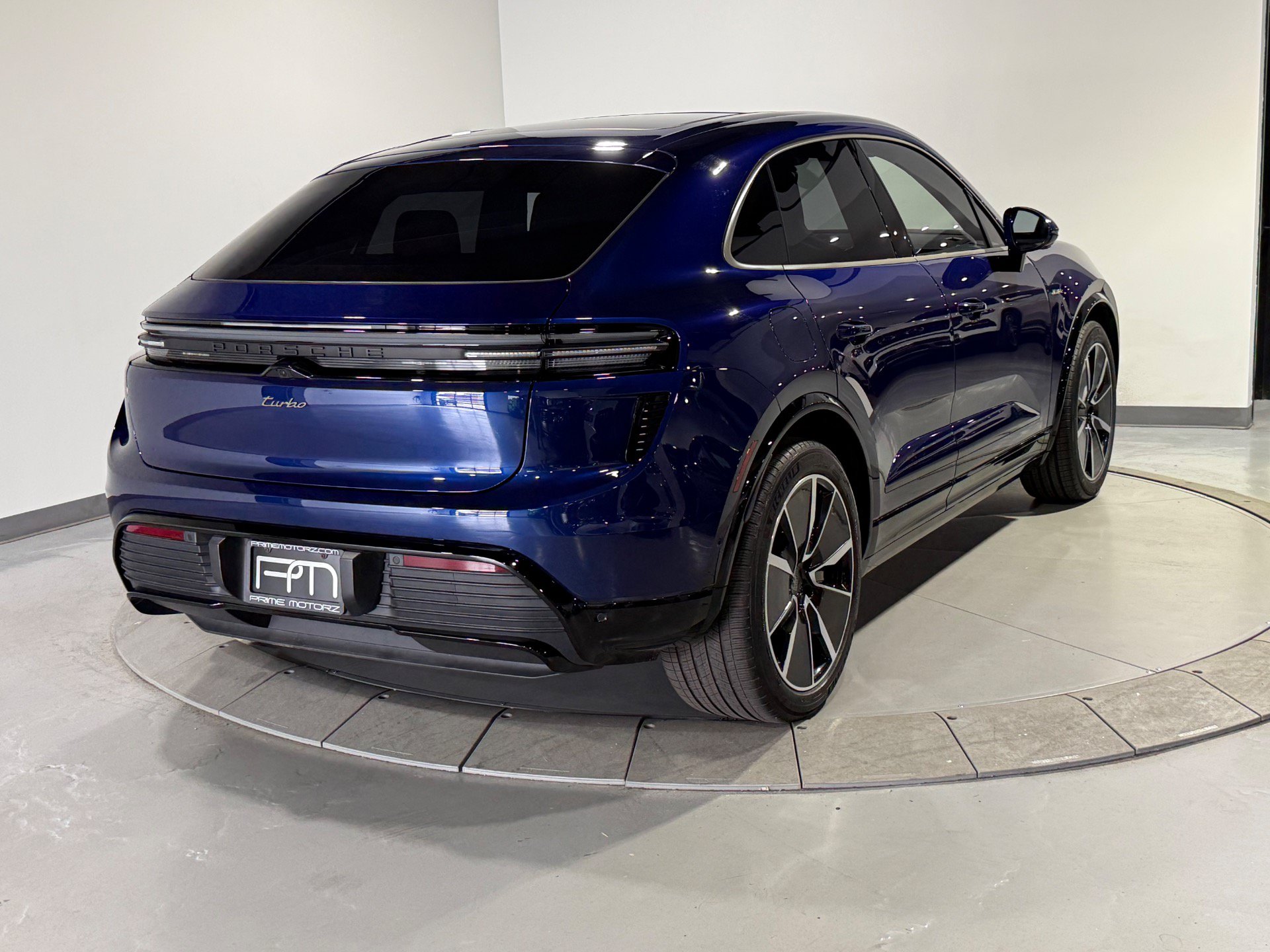 Used 2024 Porsche Macan Turbo Electric AWD/4WD image 13