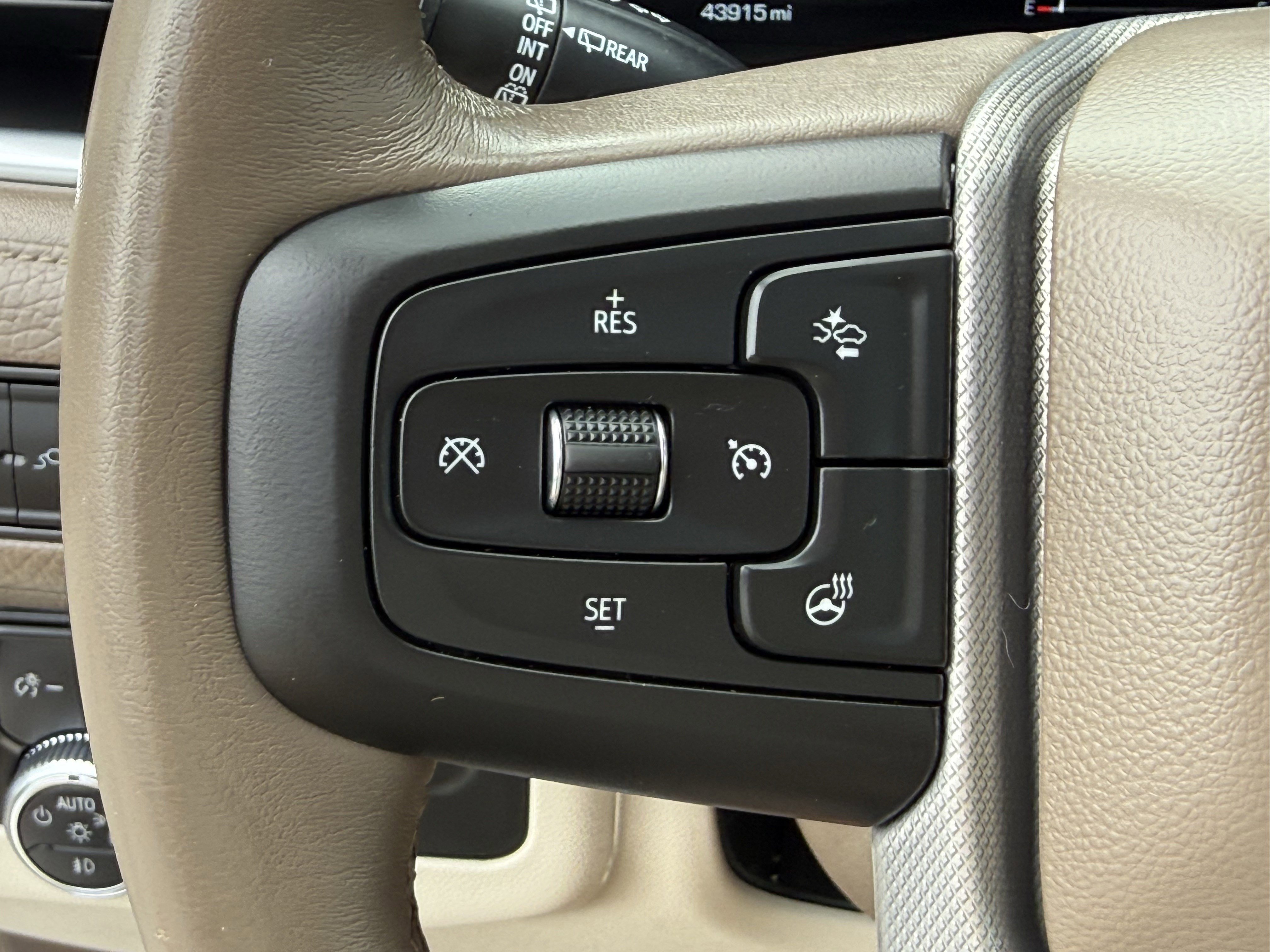 Used 2022 GMC Yukon XL Denali image 16