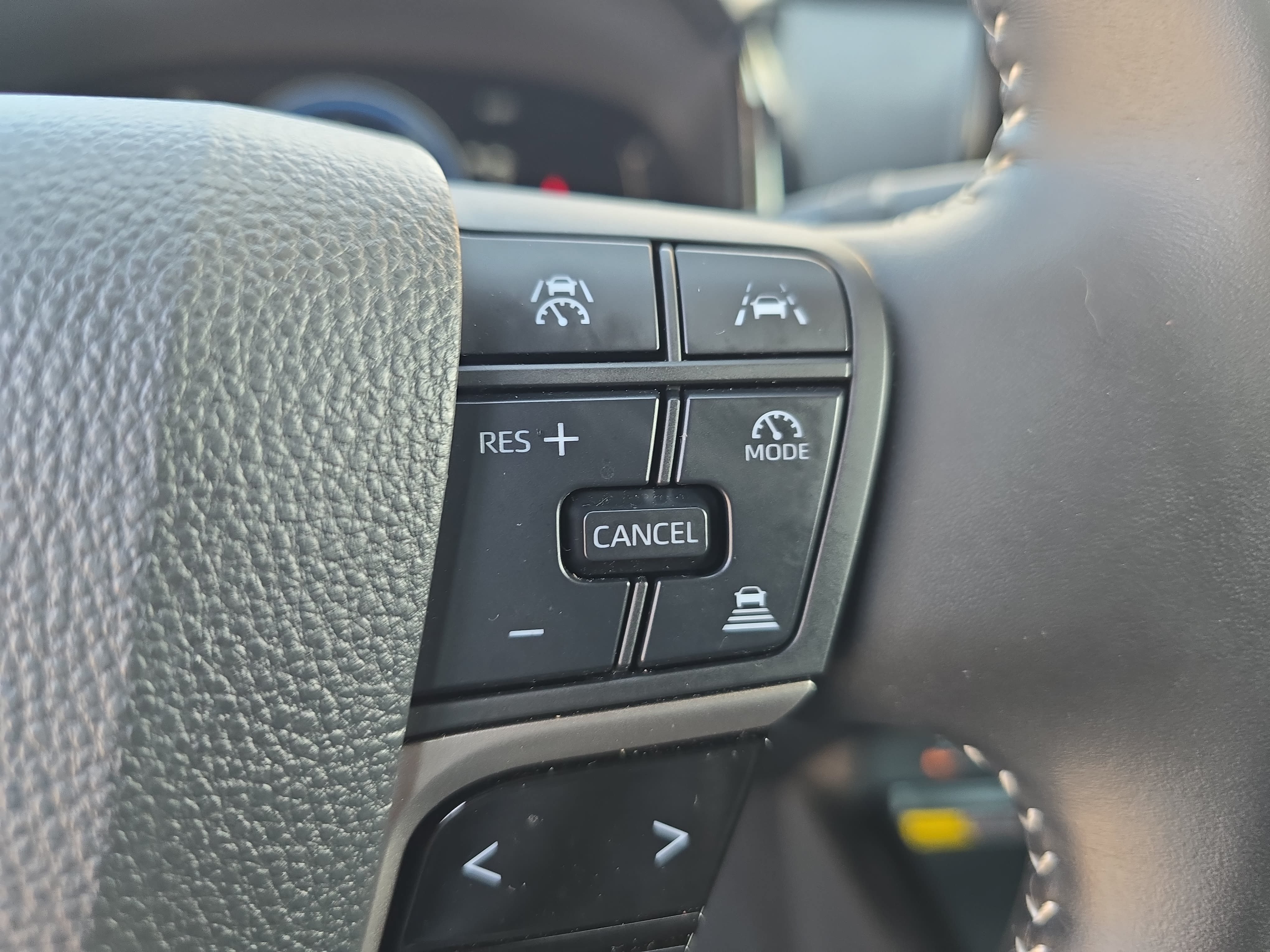 Used 2025 Toyota Camry SE w/ Convenience Package FWD image 18