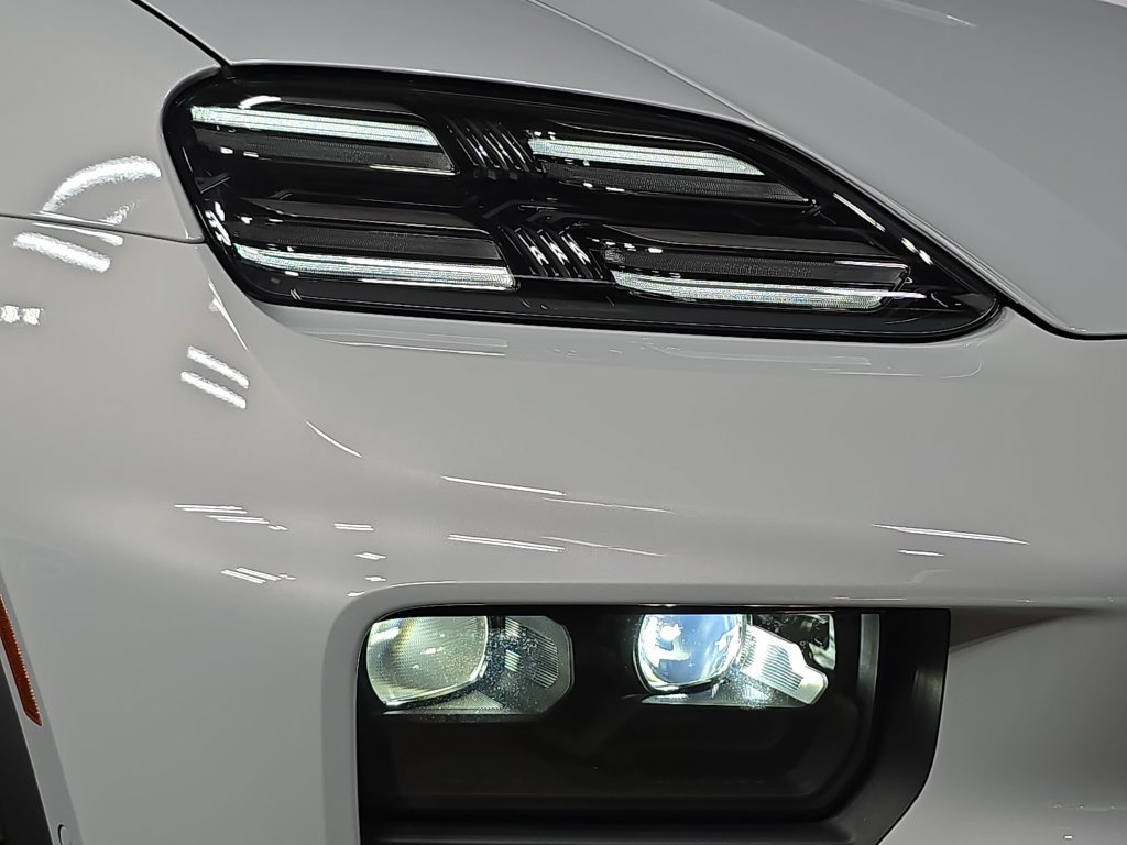 New 2026 Porsche Macan Electric RWD image 12