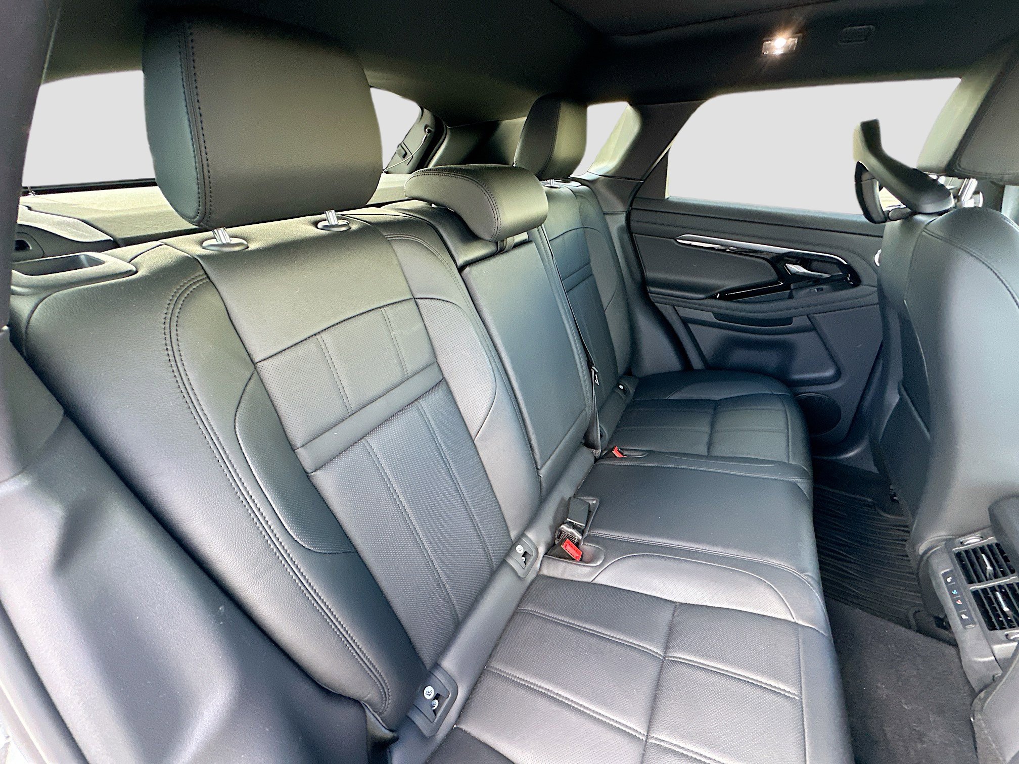 Used 2022 Land Rover Range Rover Evoque R-Dynamic SE image 30