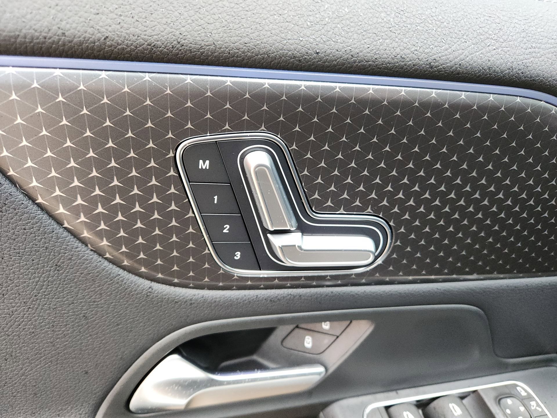 New 2025 Mercedes-Benz GLA 250 4MATIC image 17