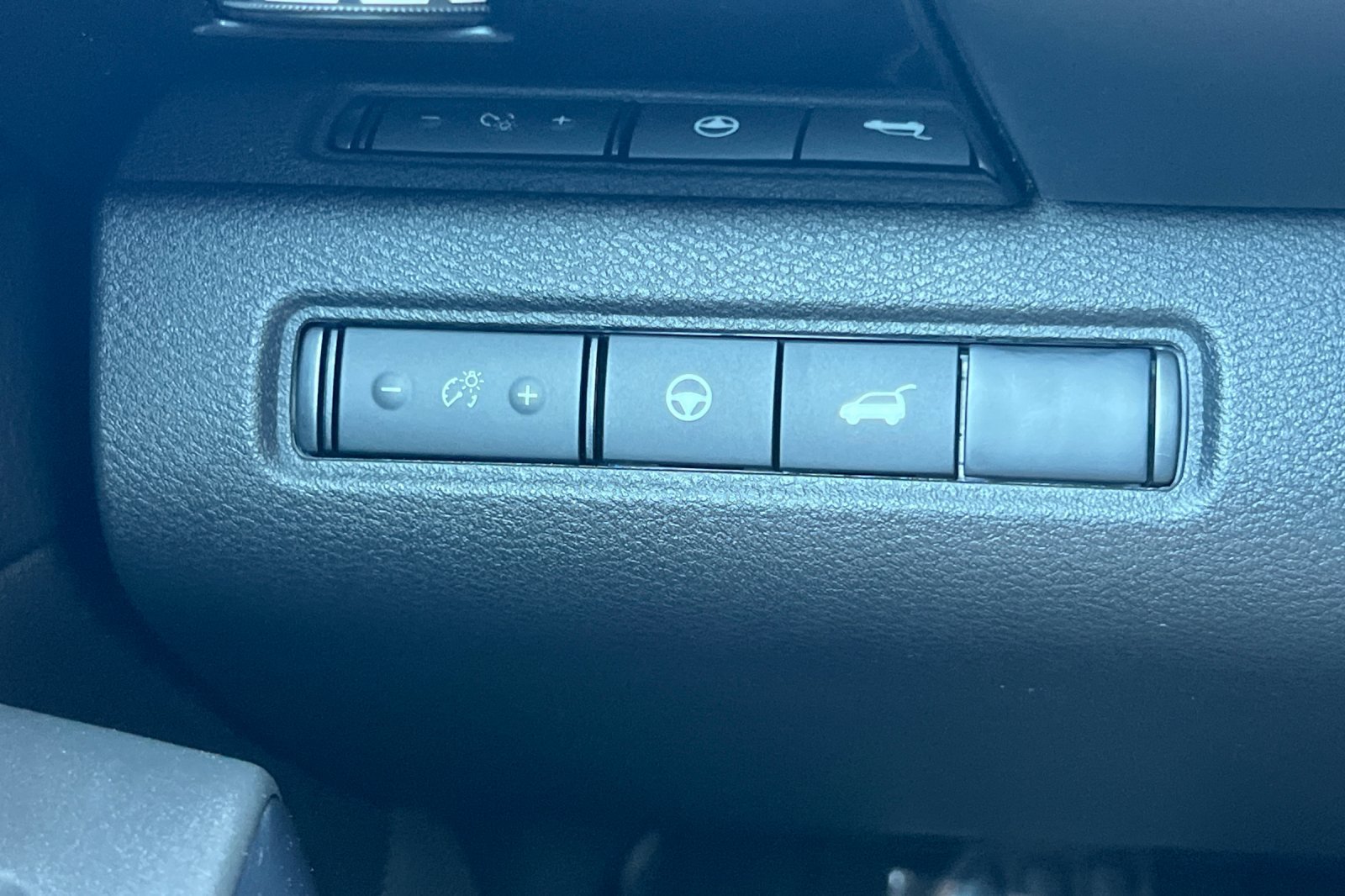 Certified 2025 Nissan Pathfinder SV FWD image 32