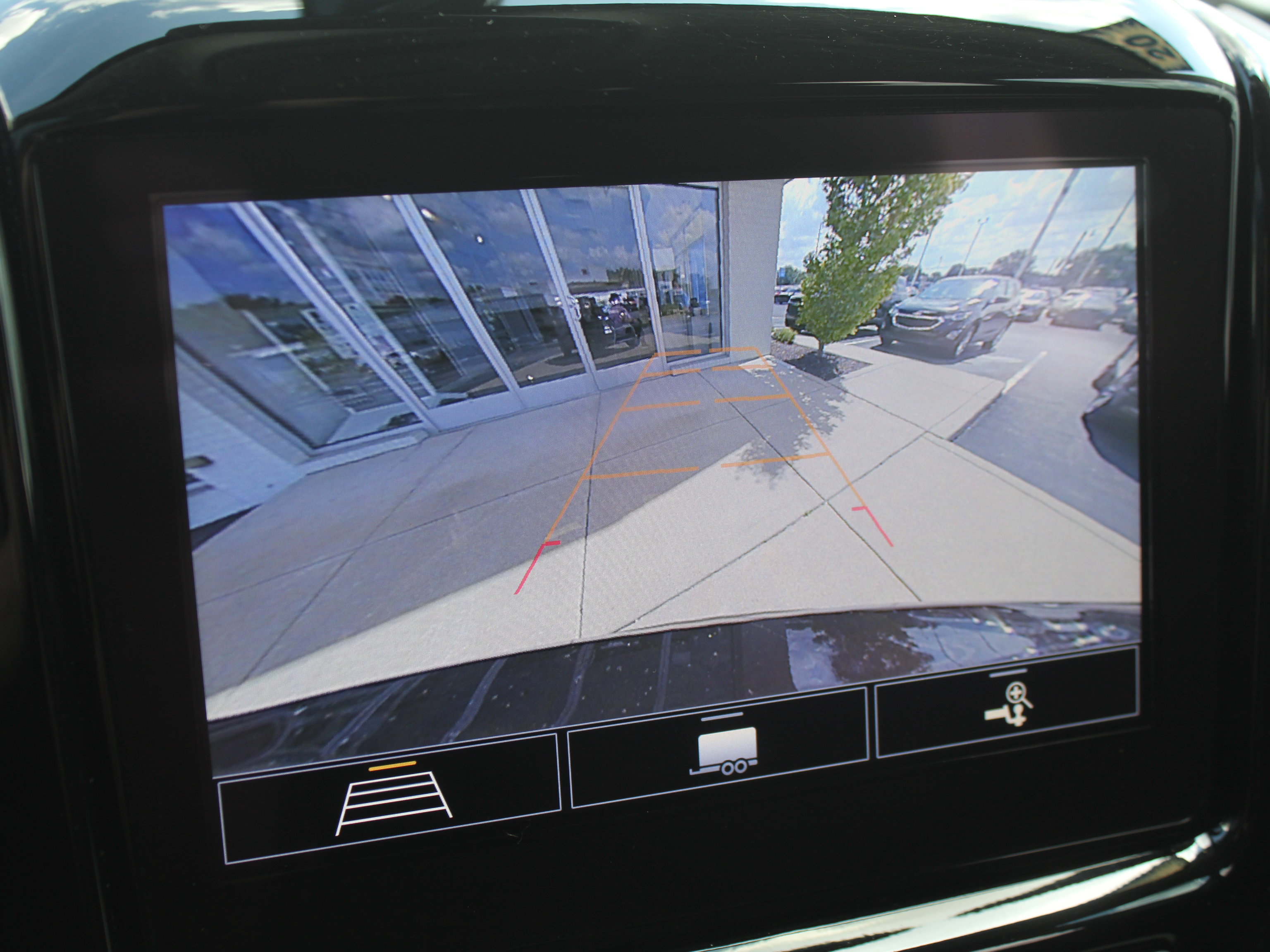Used 2020 Chevrolet Traverse LT FWD image 18
