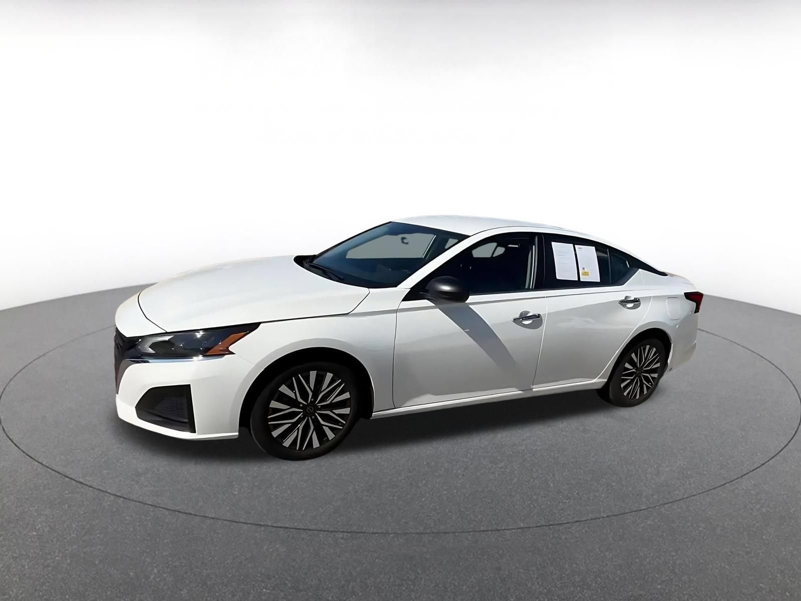 Used 2025 Nissan Altima 2.5 SV FWD image 6