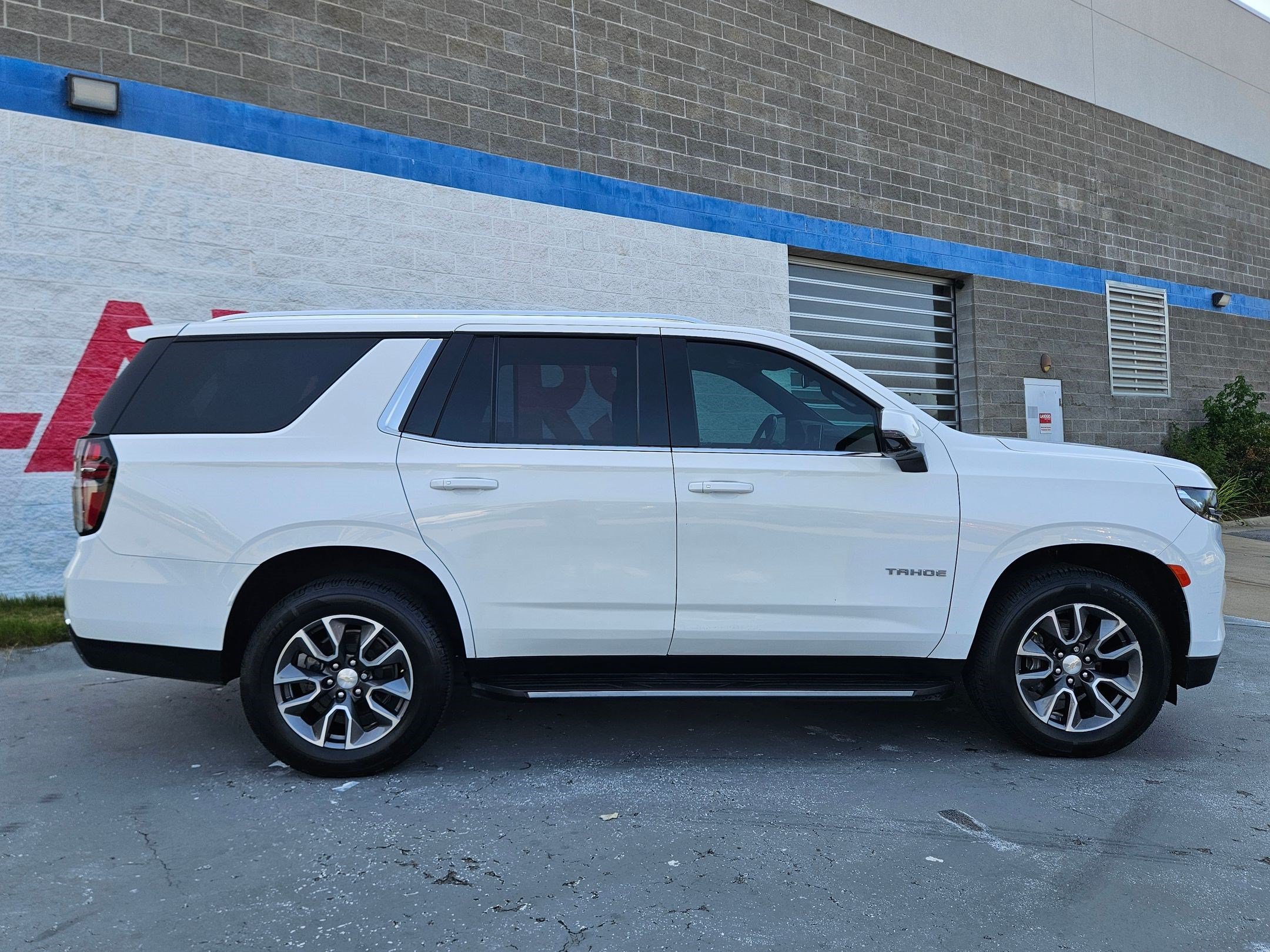 Used 2021 Chevrolet Tahoe LT w/ LT Signature Package AWD/4WD image 8