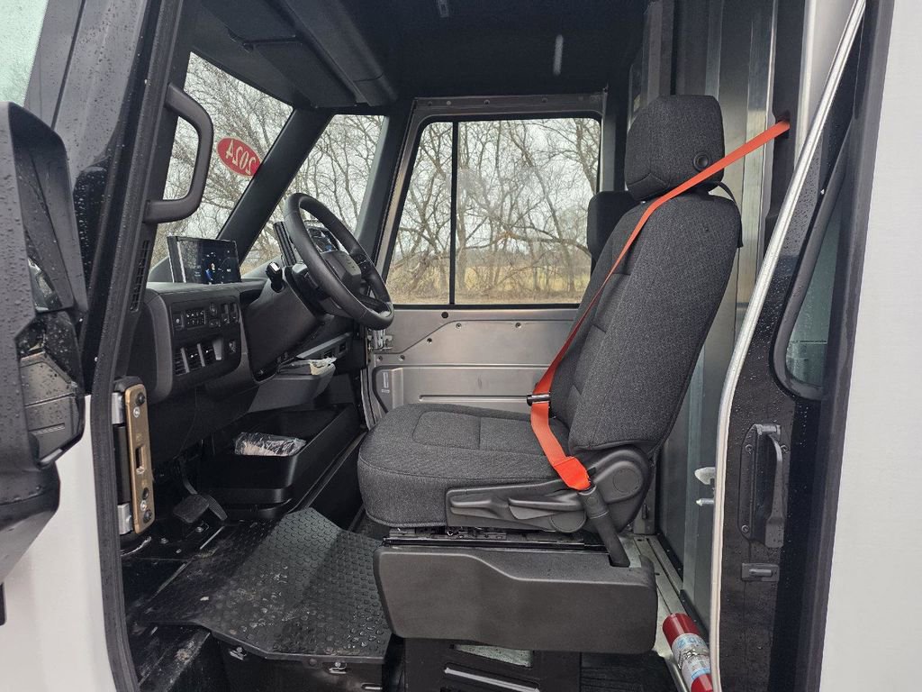 Used 2024 Chevrolet Brightdrop 600 w/ Commercial Equipment Package image 17