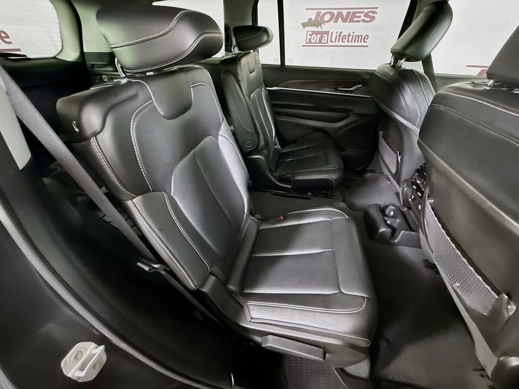 Used 2023 Jeep Grand Cherokee L Limited AWD/4WD image 33