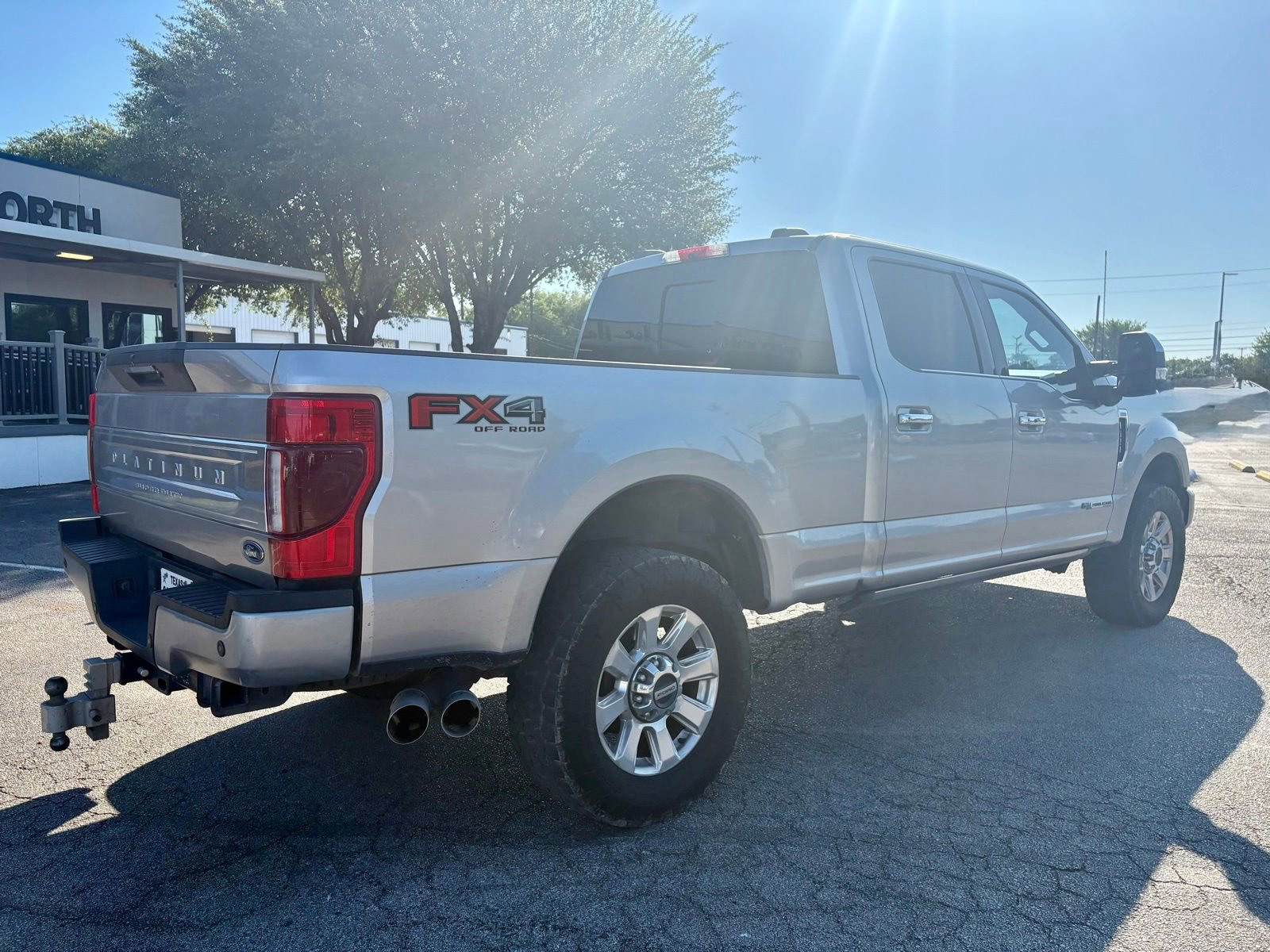 Used 2022 Ford F250 Platinum w/ FX4 Off-Road Package AWD/4WD image 3