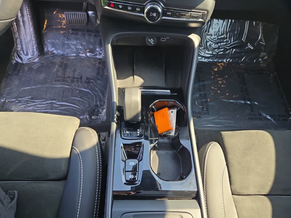 Used 2023 Volvo XC40 B5 Plus w/ Driver Assist Package AWD/4WD image 17