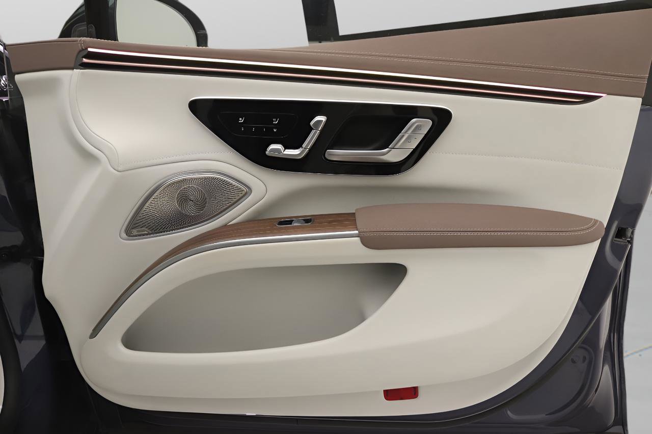 Certified 2023 Mercedes-Benz EQS 580 4MATIC Sedan image 21