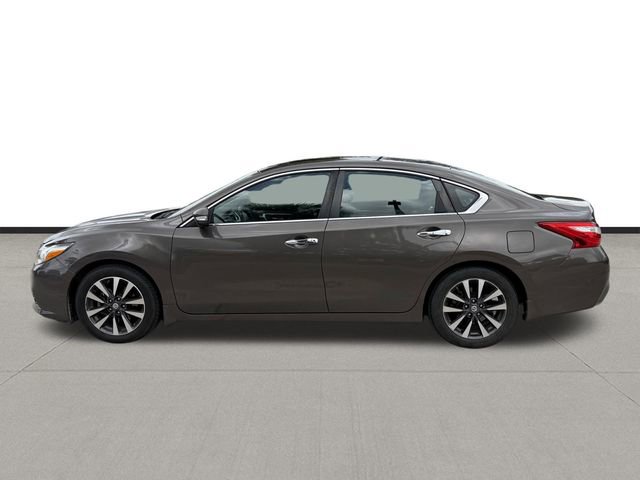 Used 2017 Nissan Altima 2.5 SV w/ Convenience Package FWD image 5