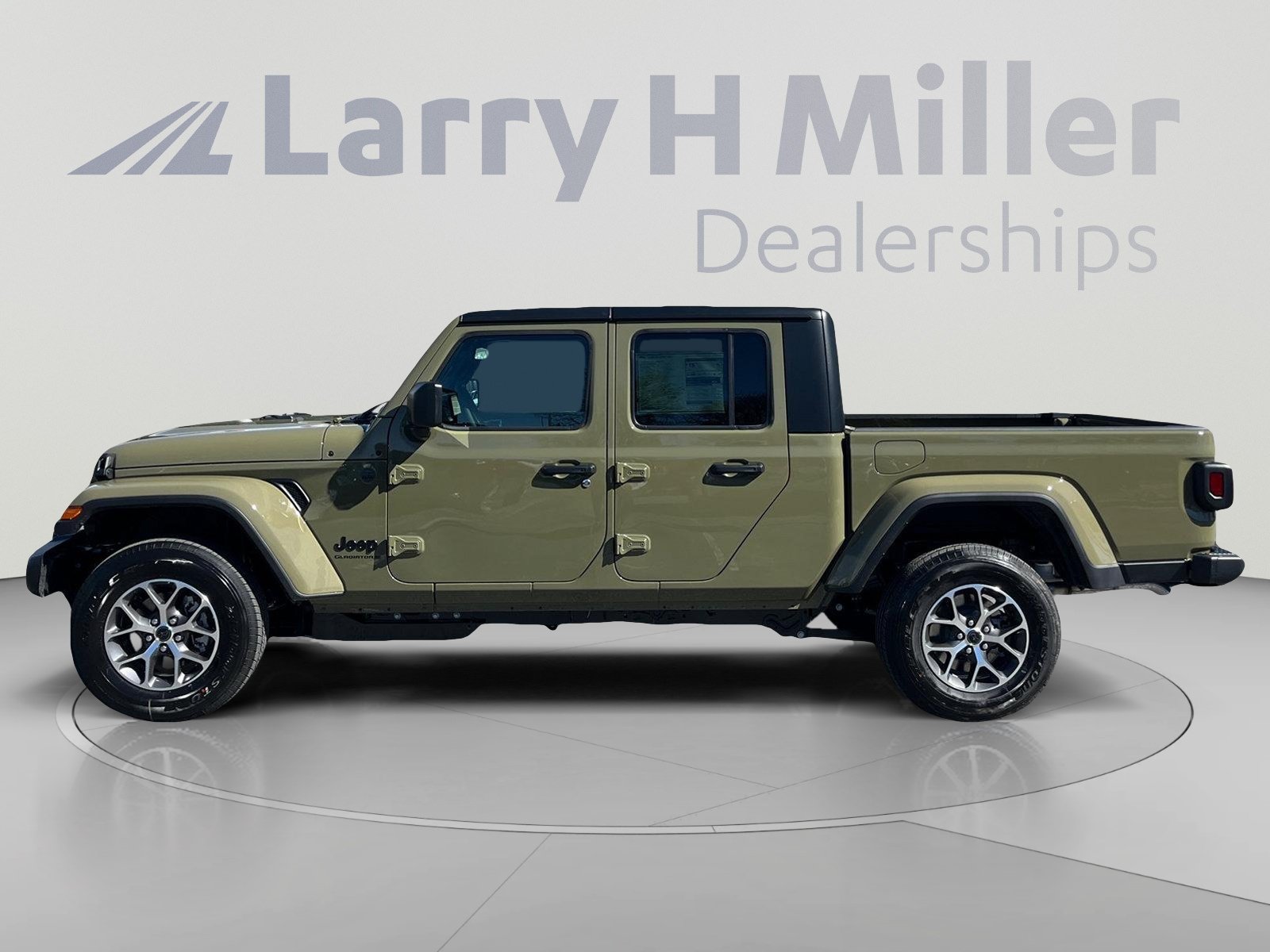 New 2026 Jeep Gladiator Sport AWD/4WD image 2