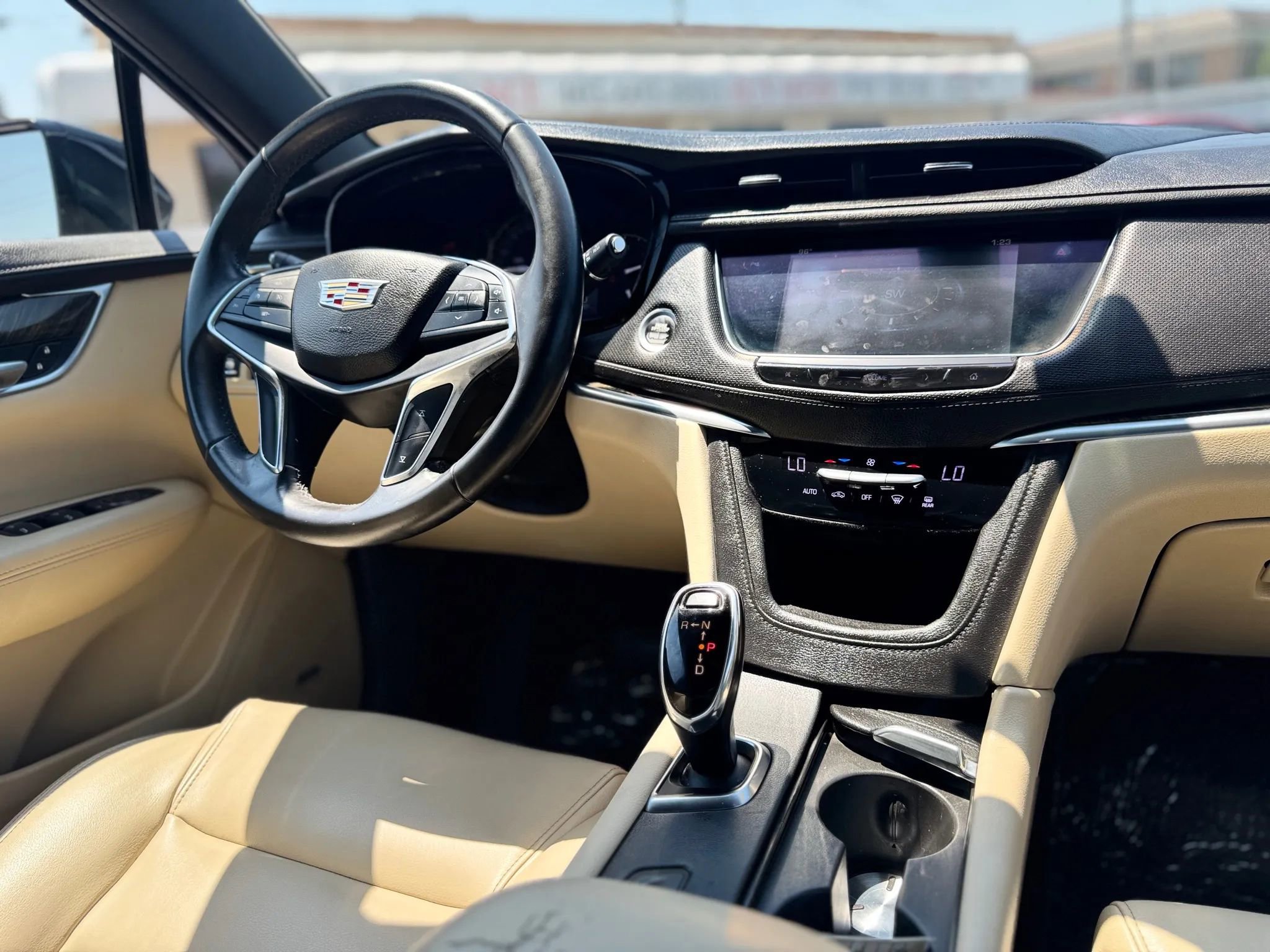 Used 2017 Cadillac XT5 Sport Utility 4D FWD image 38