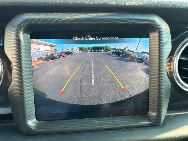 Used 2022 Jeep Wrangler Unlimited Sahara AWD/4WD image 33