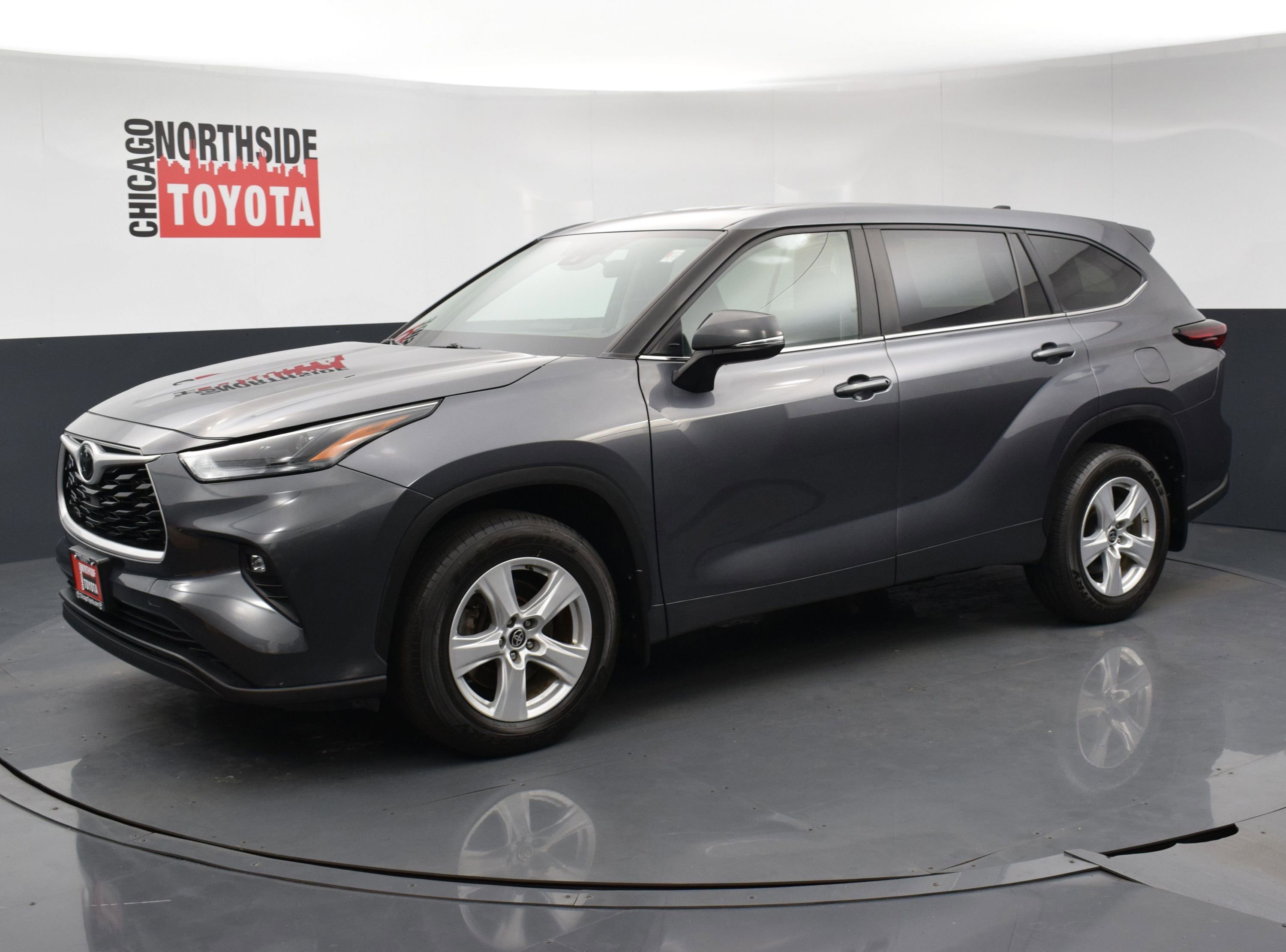 Used 2024 Toyota Highlander LE image 8