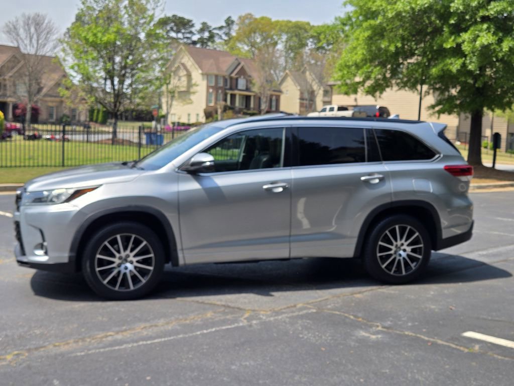 Used 2018 Toyota Highlander SE FWD image 8
