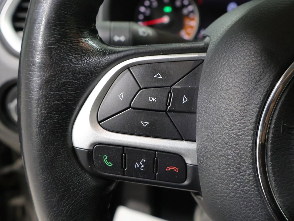 Used 2018 Jeep Renegade Latitude w/ UConnect 8.4 Nav Group AWD/4WD image 39
