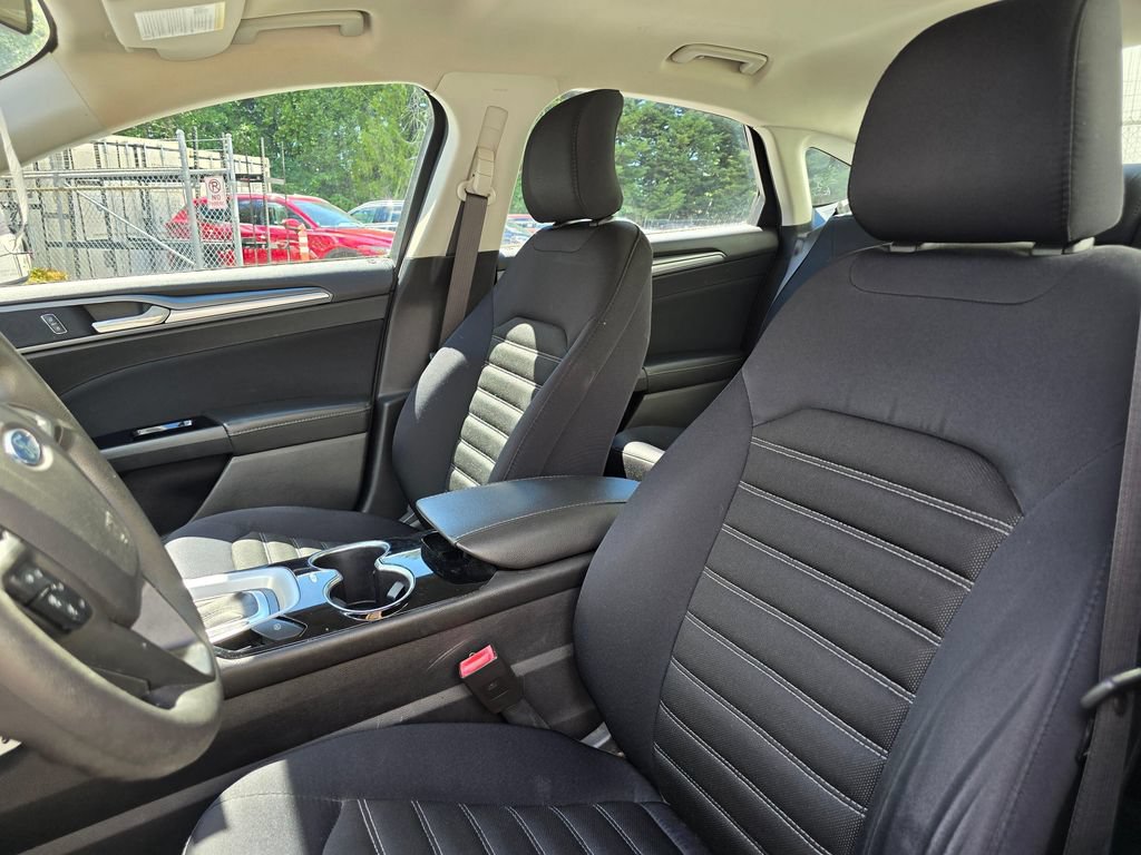 Used 2015 Ford Fusion SE FWD image 12