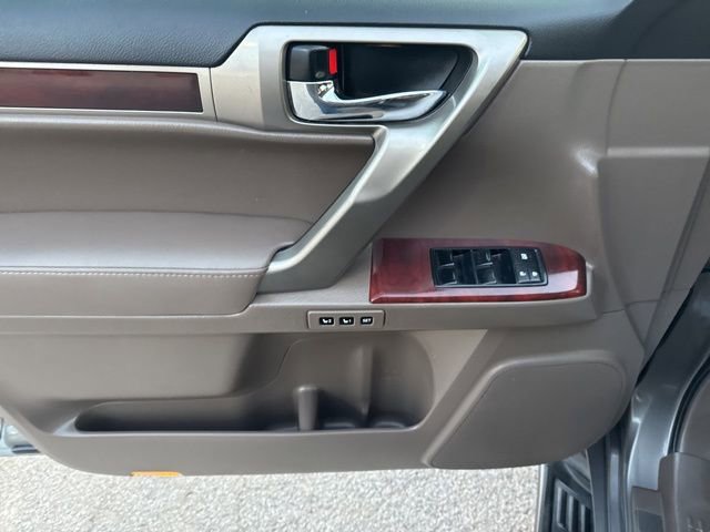 Used 2011 Lexus GX 460 w/ Comfort Plus Pkg image 33