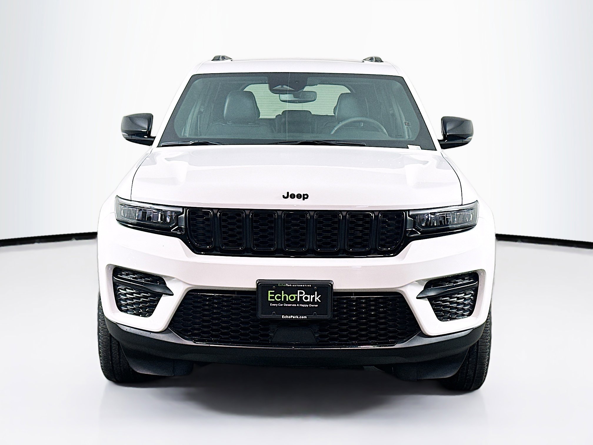 Used 2023 Jeep Grand Cherokee Altitude AWD/4WD image 2