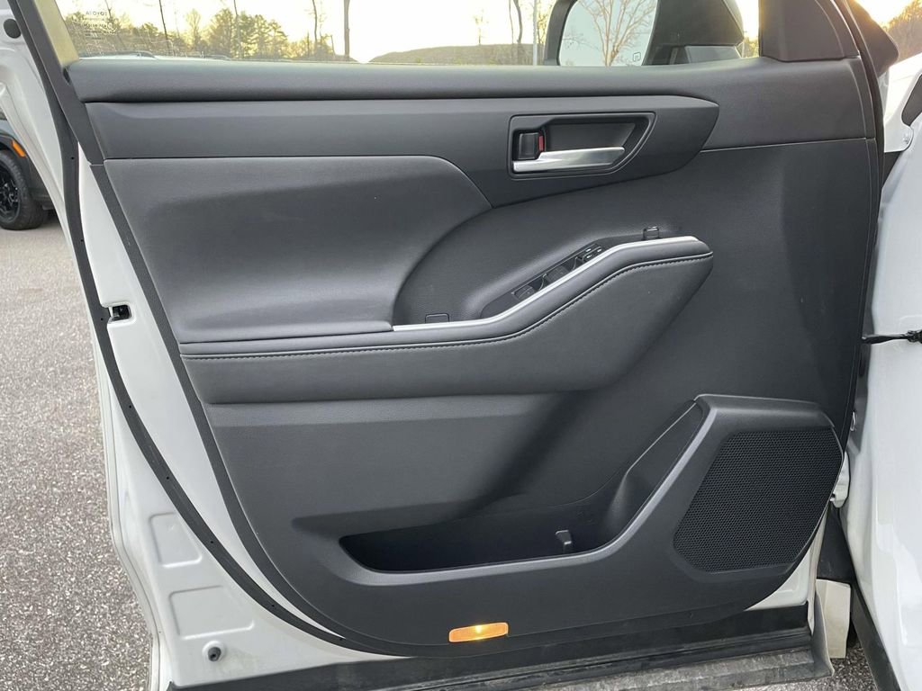 Used 2021 Toyota Highlander XSE image 5